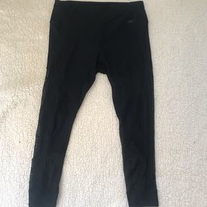 black spandex leggings